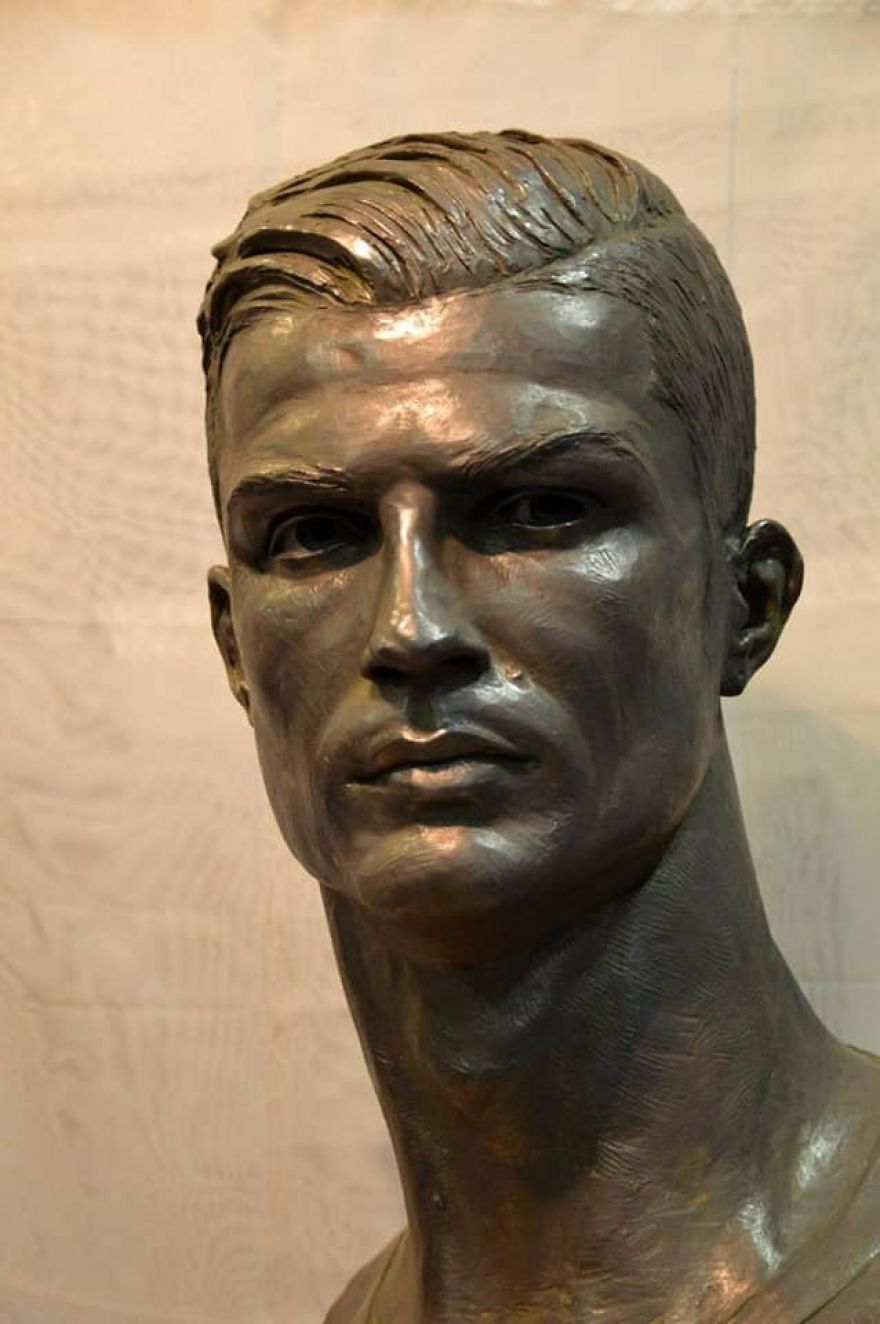 Christiano Ronaldo Can Breathe With Relief Cause He Finally Got A Bust That Looks Like Him Christiano Ronaldo Can Breathe With Relief Cause He Finally Got A Bust That Looks Like Him