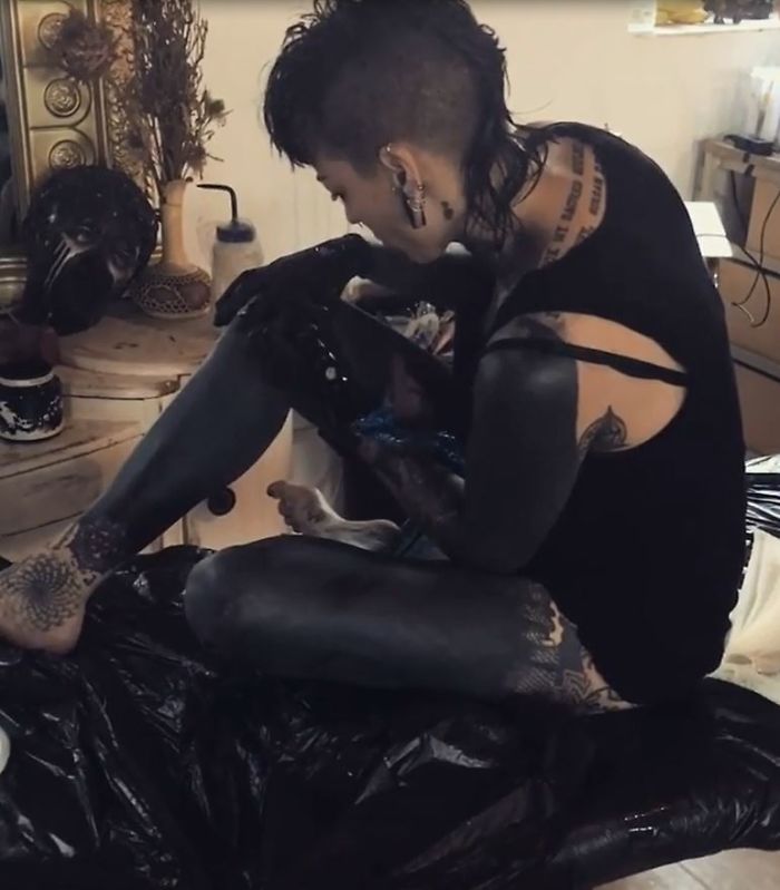 Tattoo Artist Gets Accused Of Racism For Tattooing Her Entire Body In Black