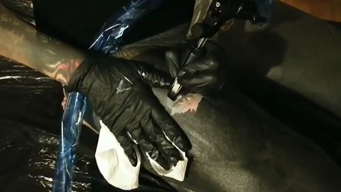 Tattoo Artist Gets Accused Of Racism For Tattooing Her Entire Body In Black Tattoo Artist Gets Accused Of Racism For Tattooing Her Entire Body In Black