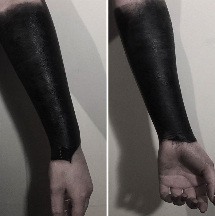 Tattoo Artist Gets Accused Of Racism For Tattooing Her Entire Body In Black Tattoo Artist Gets Accused Of Racism For Tattooing Her Entire Body In Black