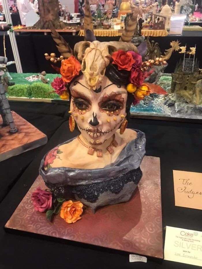 Confectioners Make Amazing Cakes On Display In London And You Would Not Have The Guts To Eat Them