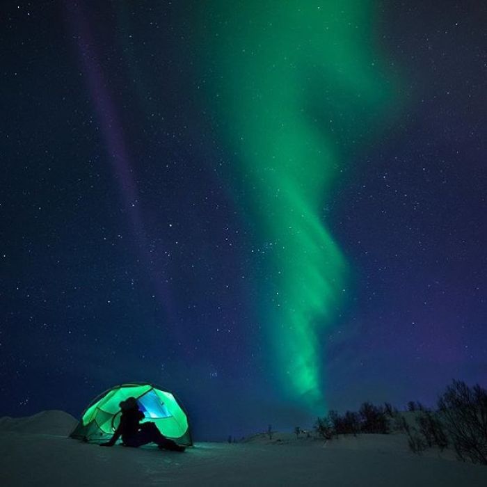 This Woman Has Fun On Instagram With Photos Of People Pretending To Sleep In The Middle Of Nowhere