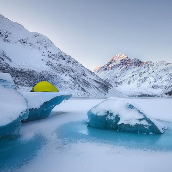 This Woman Has Fun On Instagram With Photos Of People Pretending To Sleep In The Middle Of Nowhere