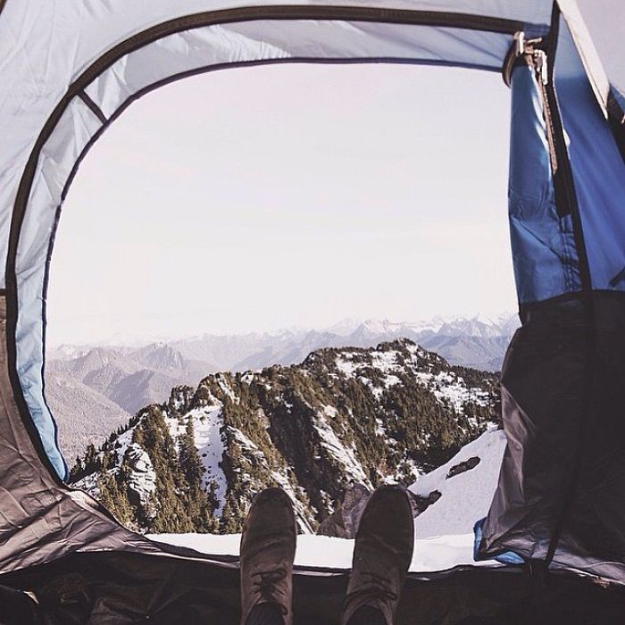 This Woman Has Fun On Instagram With Photos Of People Pretending To Sleep In The Middle Of Nowhere
