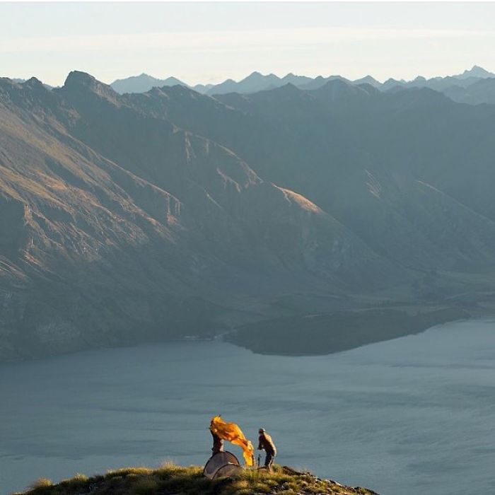 This Woman Has Fun On Instagram With Photos Of People Pretending To Sleep In The Middle Of Nowhere