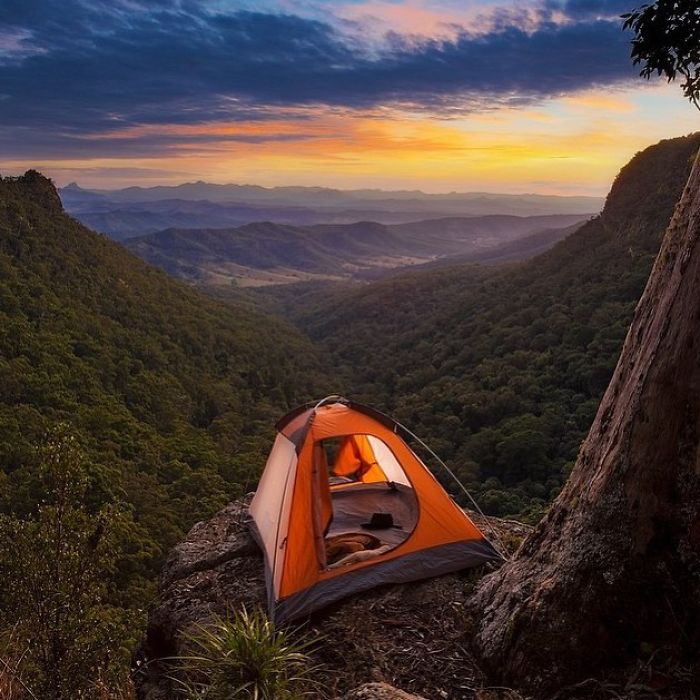 This Woman Has Fun On Instagram With Photos Of People Pretending To Sleep In The Middle Of Nowhere