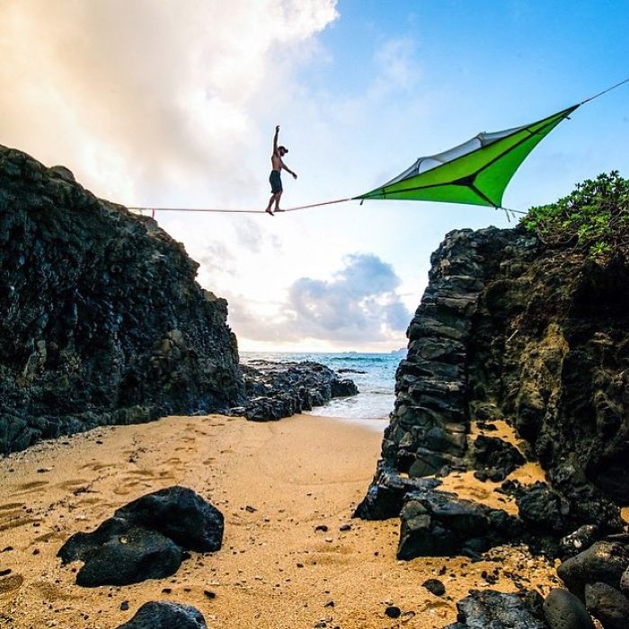 This Woman Has Fun On Instagram With Photos Of People Pretending To Sleep In The Middle Of Nowhere