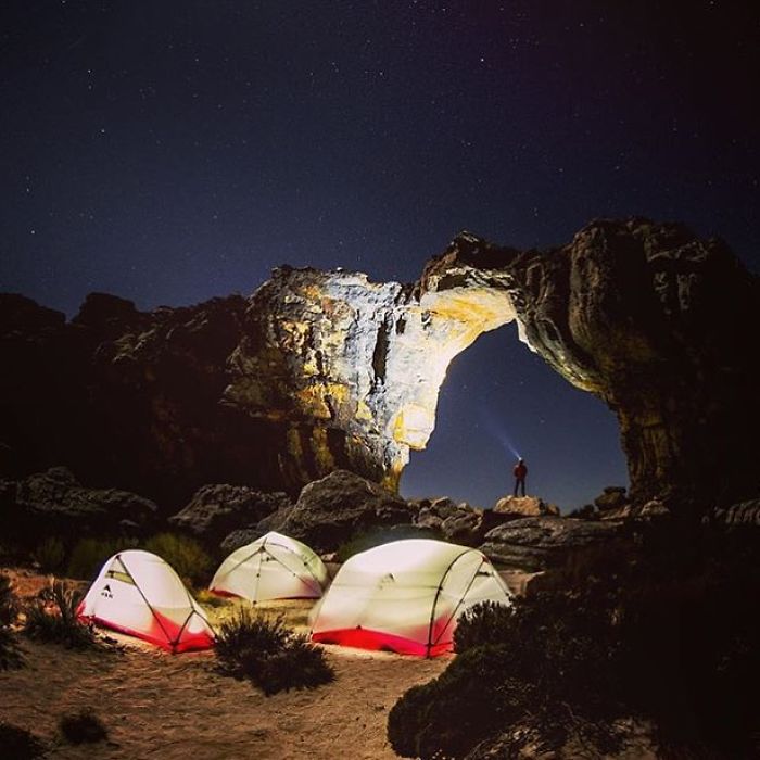 This Woman Has Fun On Instagram With Photos Of People Pretending To Sleep In The Middle Of Nowhere