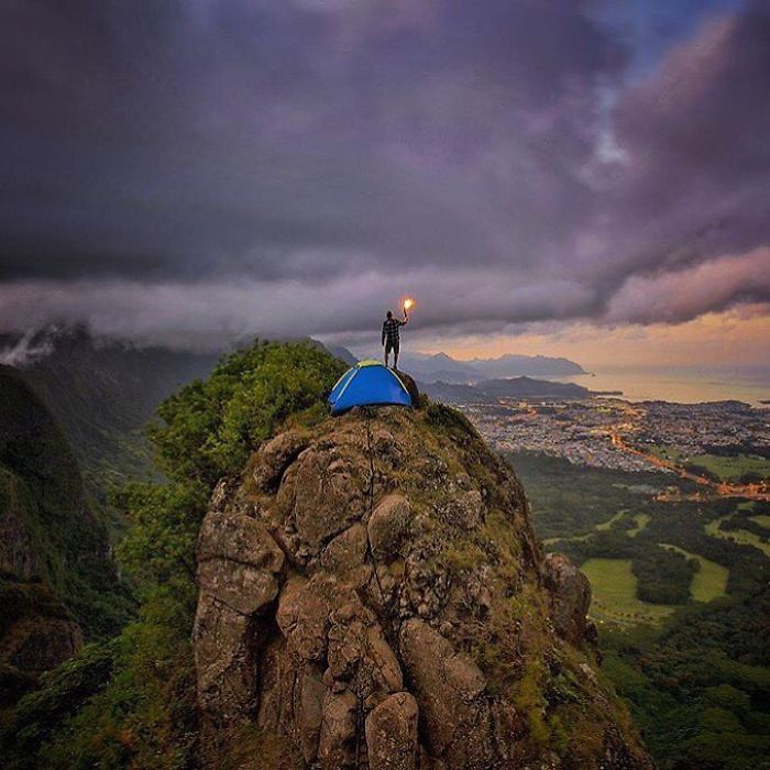 This Woman Has Fun On Instagram With Photos Of People Pretending To Sleep In The Middle Of Nowhere