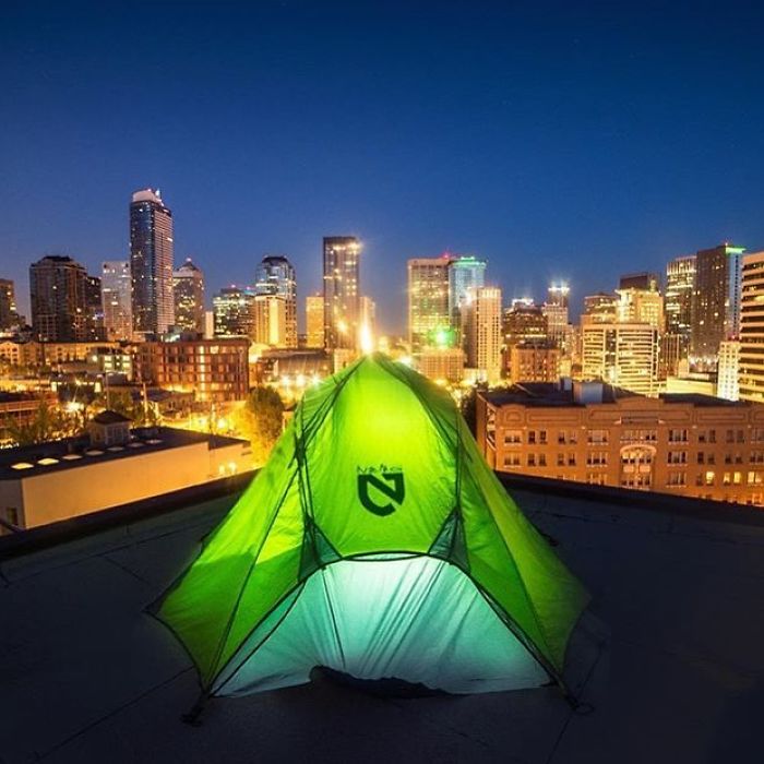 This Woman Has Fun On Instagram With Photos Of People Pretending To Sleep In The Middle Of Nowhere