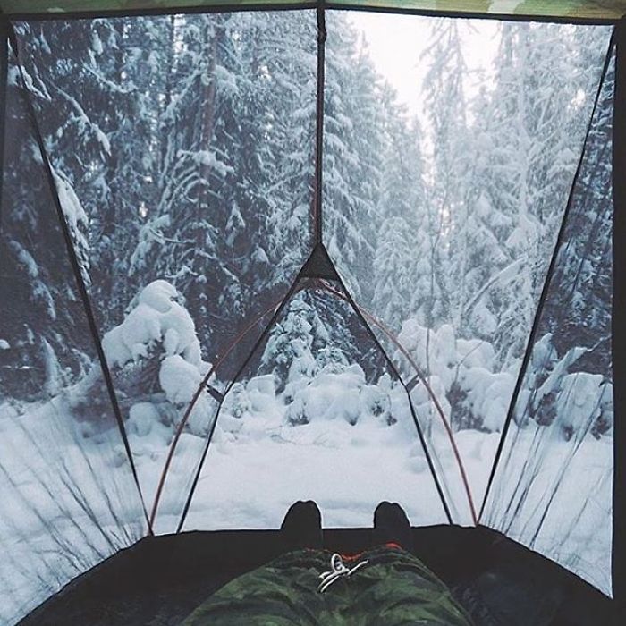 This Woman Has Fun On Instagram With Photos Of People Pretending To Sleep In The Middle Of Nowhere