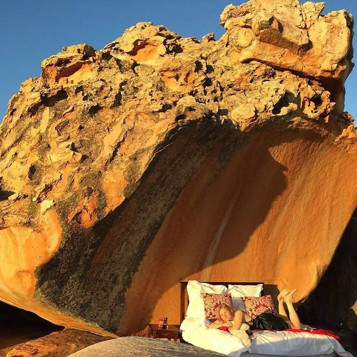 This Woman Has Fun On Instagram With Photos Of People Pretending To Sleep In The Middle Of Nowhere