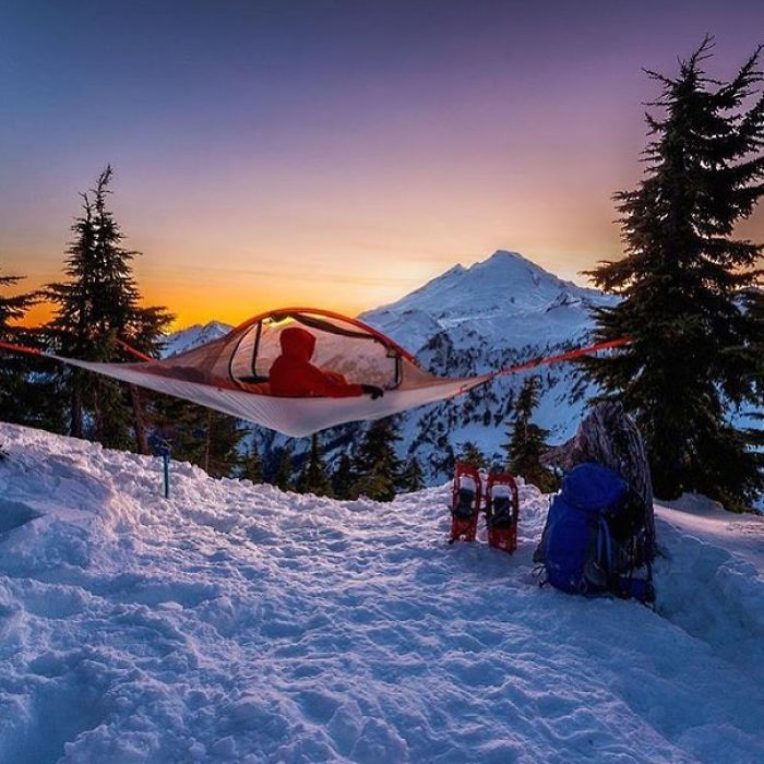 This Woman Has Fun On Instagram With Photos Of People Pretending To Sleep In The Middle Of Nowhere