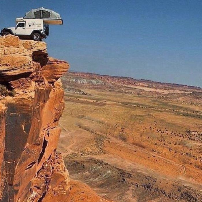 This Woman Has Fun On Instagram With Photos Of People Pretending To Sleep In The Middle Of Nowhere