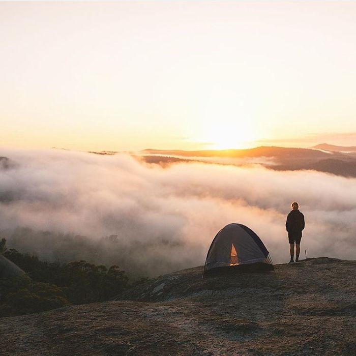 This Woman Has Fun On Instagram With Photos Of People Pretending To Sleep In The Middle Of Nowhere