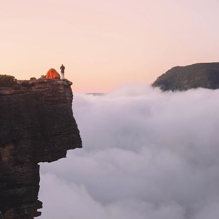 This Woman Has Fun On Instagram With Photos Of People Pretending To Sleep In The Middle Of Nowhere