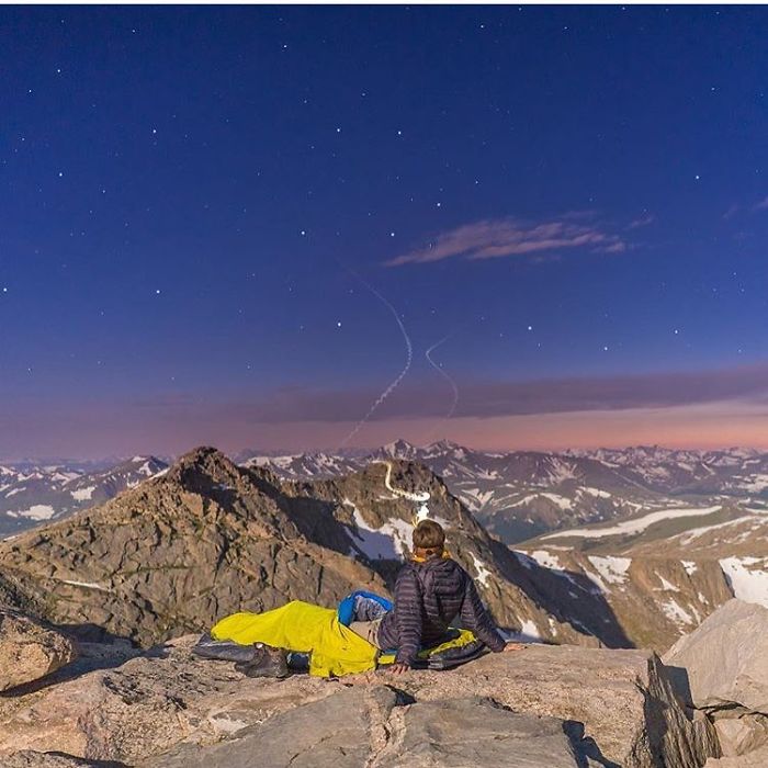 This Woman Has Fun On Instagram With Photos Of People Pretending To Sleep In The Middle Of Nowhere