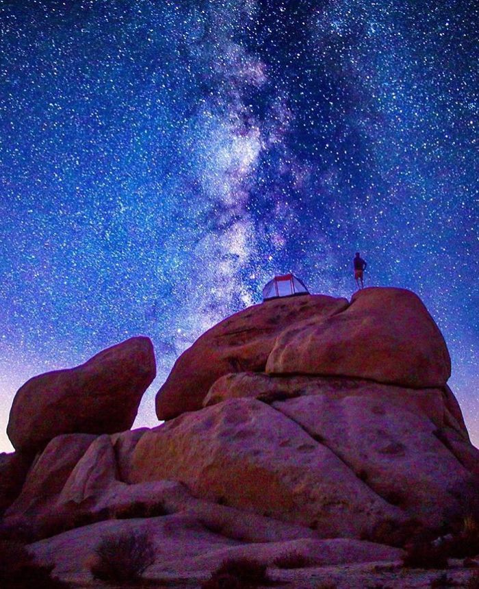 This Woman Has Fun On Instagram With Photos Of People Pretending To Sleep In The Middle Of Nowhere