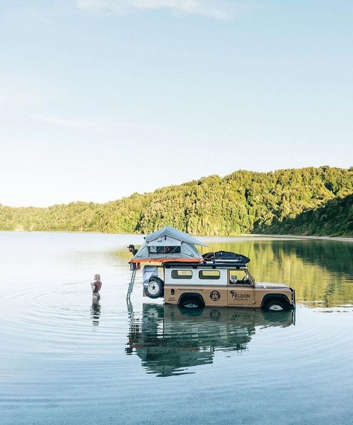 This Woman Has Fun On Instagram With Photos Of People Pretending To Sleep In The Middle Of Nowhere