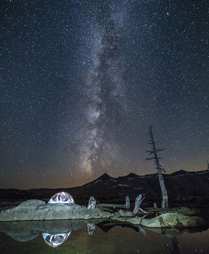 This Woman Has Fun On Instagram With Photos Of People Pretending To Sleep In The Middle Of Nowhere