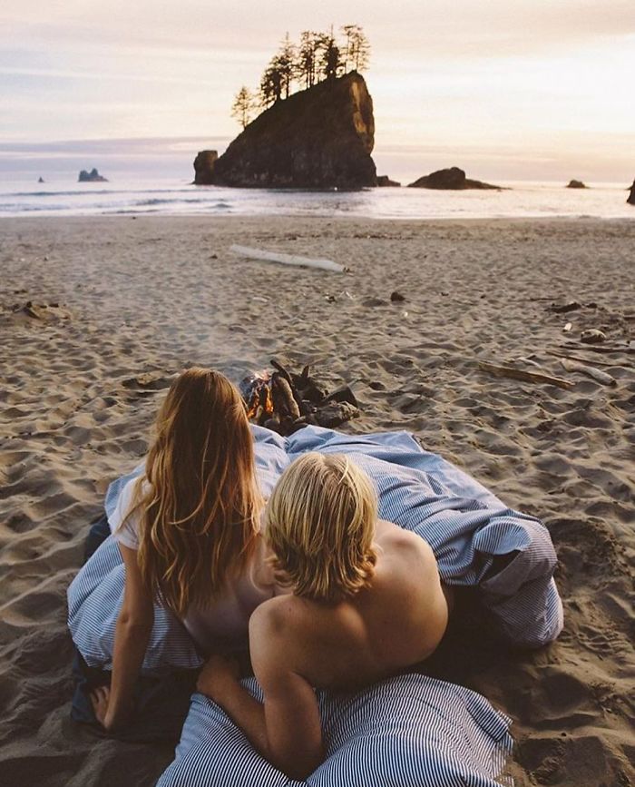 This Woman Has Fun On Instagram With Photos Of People Pretending To Sleep In The Middle Of Nowhere