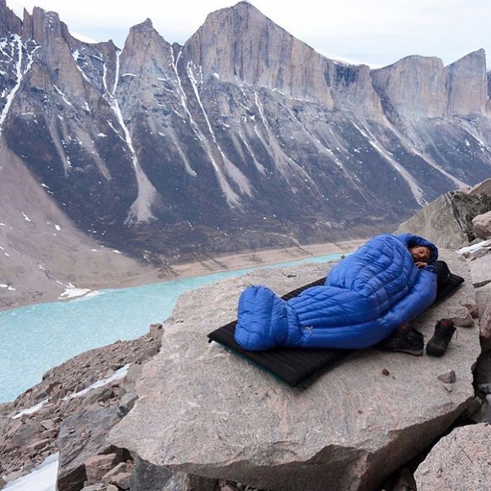 This Woman Has Fun On Instagram With Photos Of People Pretending To Sleep In The Middle Of Nowhere