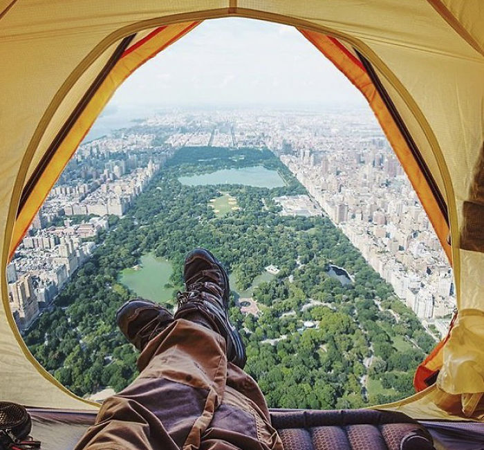 This Woman Has Fun On Instagram With Photos Of People Pretending To Sleep In The Middle Of Nowhere