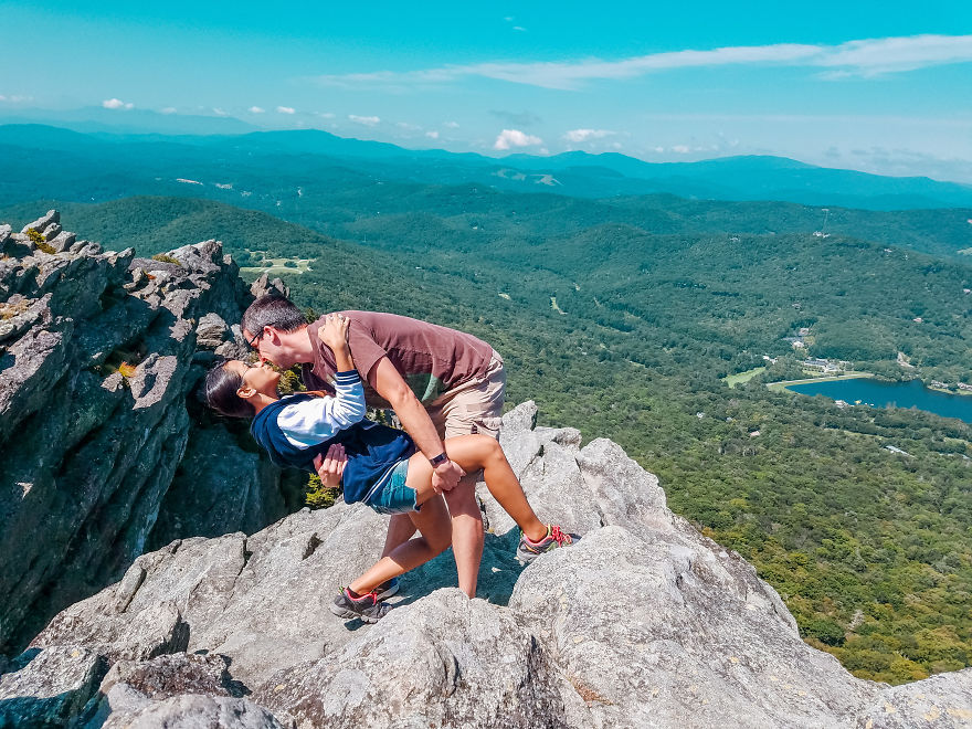 Couple Living 8,000 Miles Apart Keep Meeting Halfway For 3 Years To Take The Same Adorable Picture But Then He Decides To Change Things Up Couple Living 8,000 Miles Apart Keep Meeting Halfway For 3 Years To Take The Same Adorable Picture But Then He Decides To Change Things Up