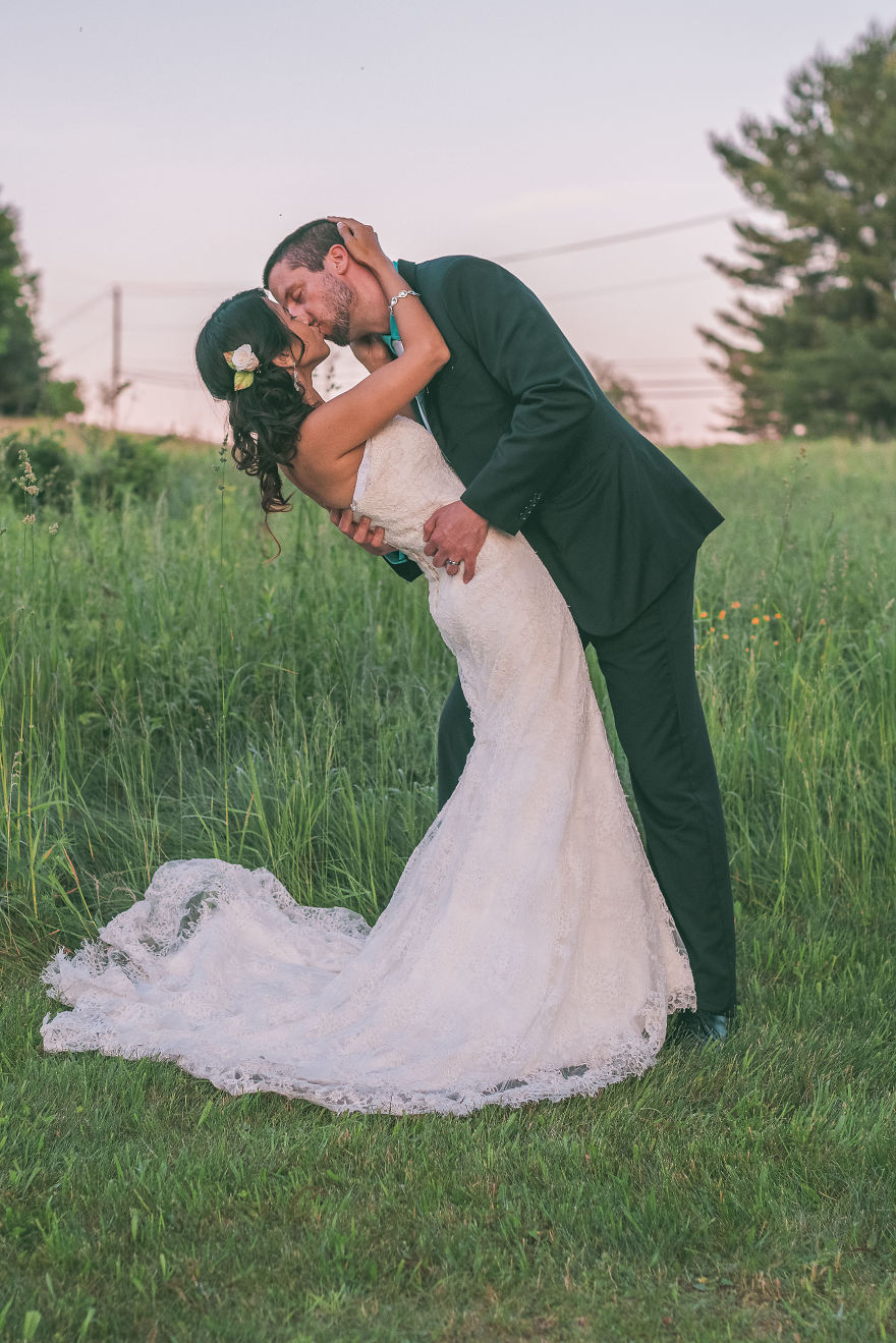 Couple Living 8,000 Miles Apart Keep Meeting Halfway For 3 Years To Take The Same Adorable Picture But Then He Decides To Change Things Up