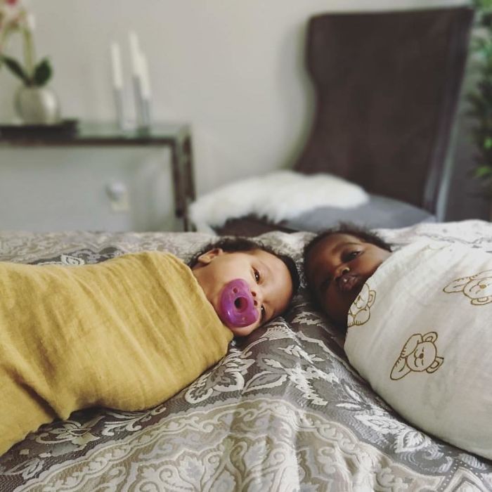 Girls Born In Different Colors Make It Nearly Impossible To Tell They Are Twins Girls Born In Different Colors Make It Nearly Impossible To Tell They Are Twins