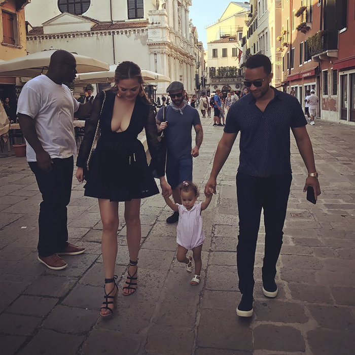 The Way That Chrissy Teigen Announced She's Pregnant Is Absolutely Adorable The Way That Chrissy Teigen Announced She's Pregnant Is Absolutely Adorable