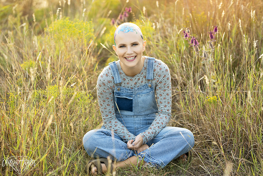 Mom Spends Hours Painting Daughter's Bald Head For Her Senior Year Portraits, And The Result Is Beautiful Mom Spends Hours Painting Daughter's Bald Head For Her Senior Year Portraits, And The Result Is Beautiful