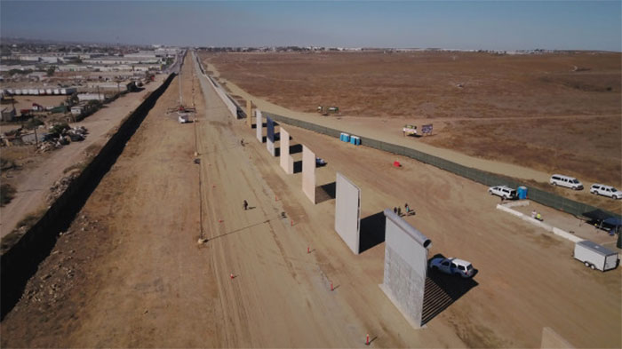 Cartas Contra la Humanidad compró una parte de la frontera EEUU-México para que Trump no pueda construir su muro, y aquí te decimos cómo