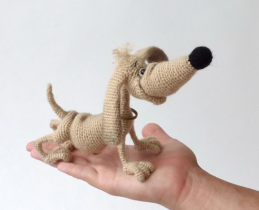 Russian Artist Knits One-Of-A-Kind Christmas Doggies Russian Artist Knits One-Of-A-Kind Christmas Doggies
