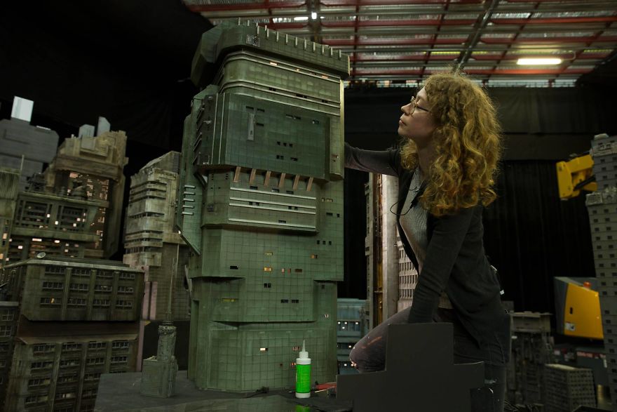 You’ll Probably Never Look At Movies The Same Once You See These Miniature Film Sets Used For Blade Runner 2049 You’ll Probably Never Look At Movies The Same Once You See These Miniature Film Sets Used For Blade Runner 2049