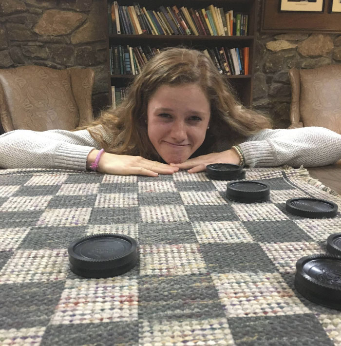 “Every Thanksgiving My Little Cousin Challenges Me To Checkers. I’ve Been Documenting Her Defeat For The Past 9 Years”