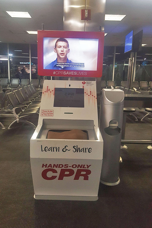 This Airport Kiosk Machine Teaches You CPR For Free