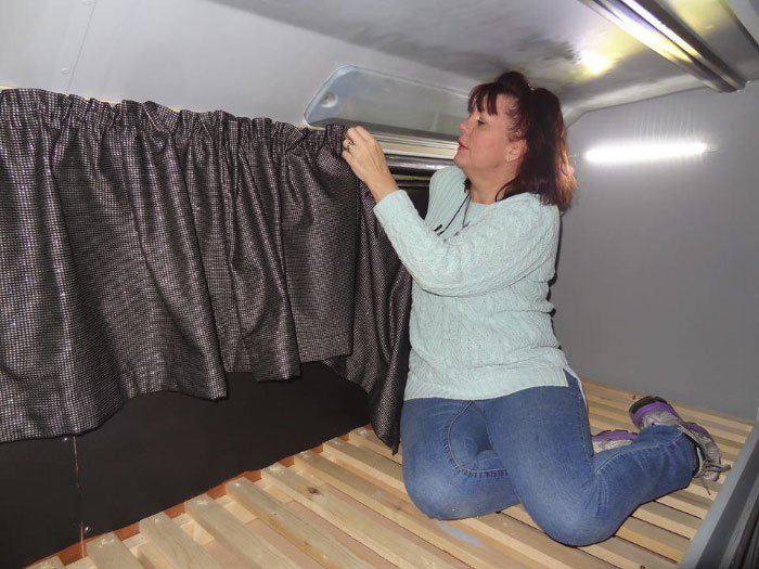 Woman Transforms Double-Decker Bus Into Shelter For Homeless, And Here's How It Looks From Inside Woman Transforms Double-Decker Bus Into Shelter For Homeless, And Here's How It Looks From Inside