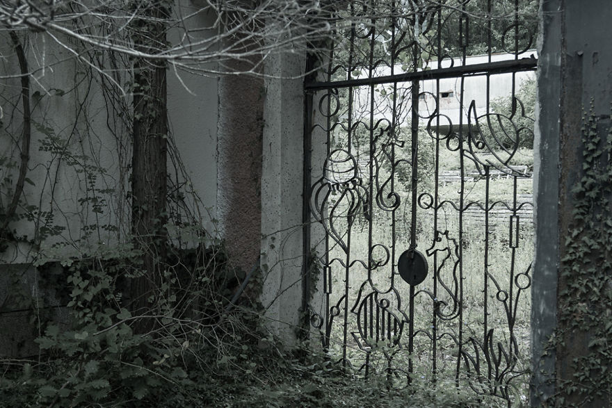 The Abandoned Cinema "Cosmos"