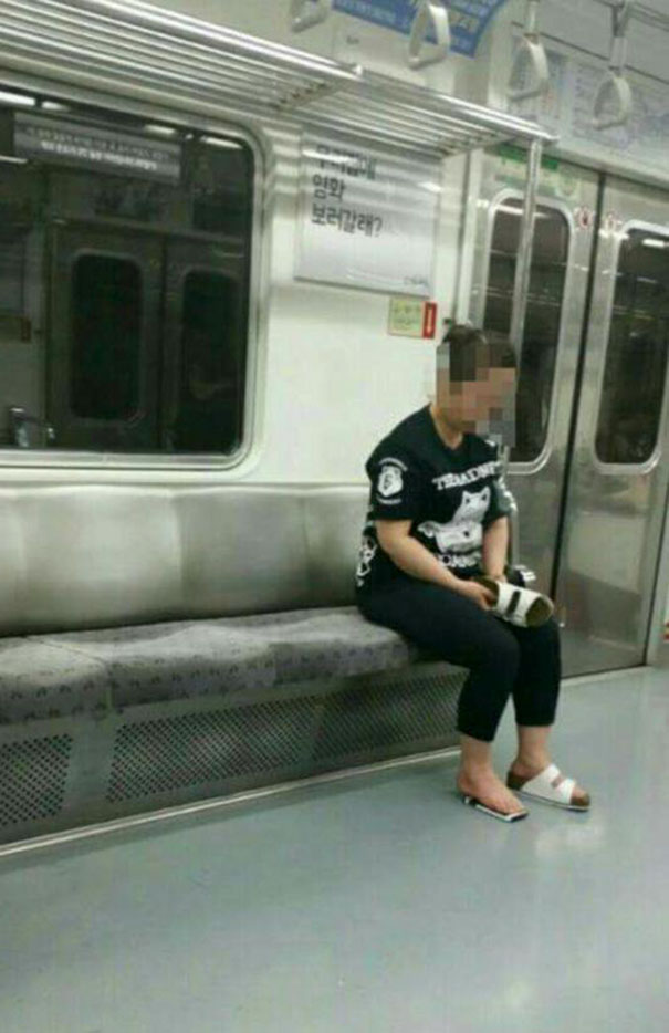 This Drunk Woman Dropped Her Phone. She Picked Up Her Sandal Instead And Used Her Phone As The Sandal