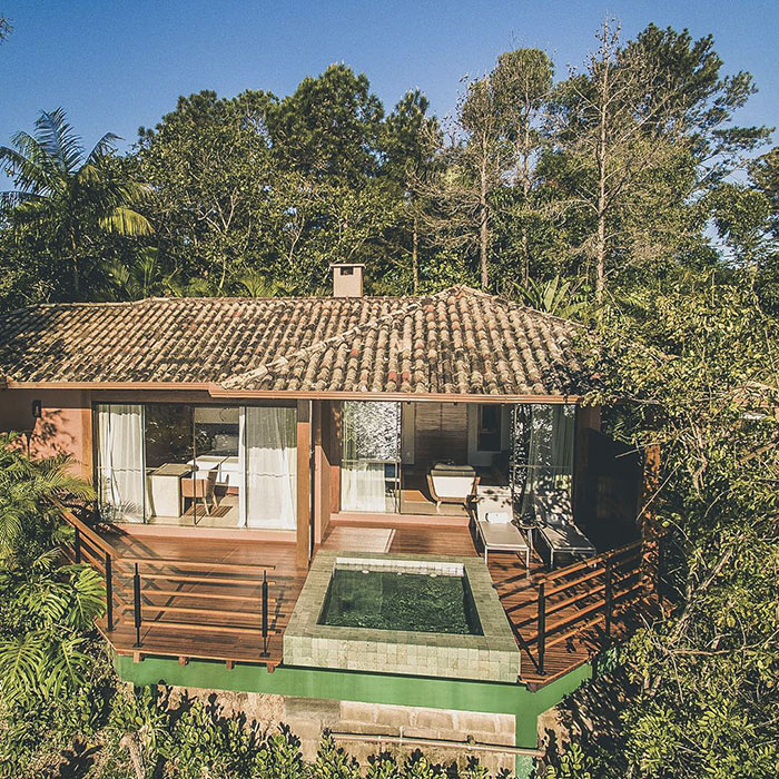 Wife Tells Husband They’re Staying At Resort That Is Hotspot For Brazilian Instagram Models, And His Response Is Hilarious