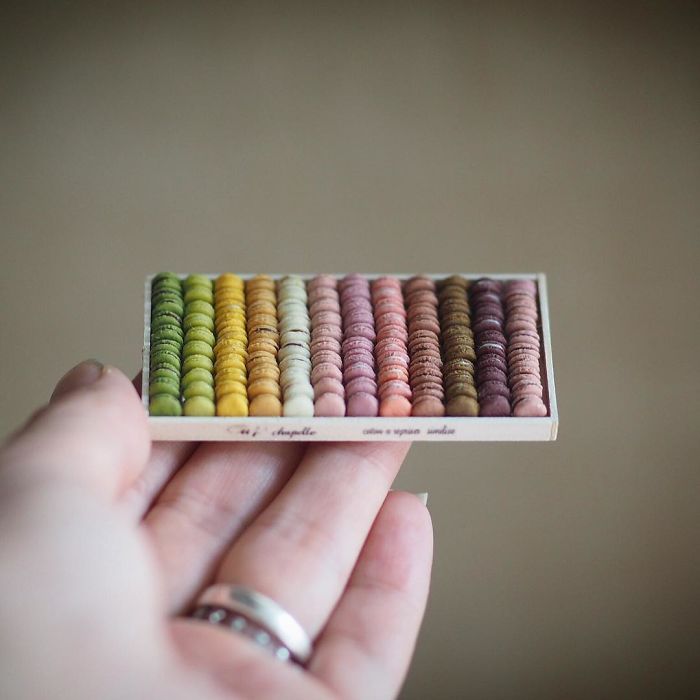 Mother Of Two Wakes Up At 4 AM To Create 18th Century Furniture For Dollhouses, And The Details Will Amaze You