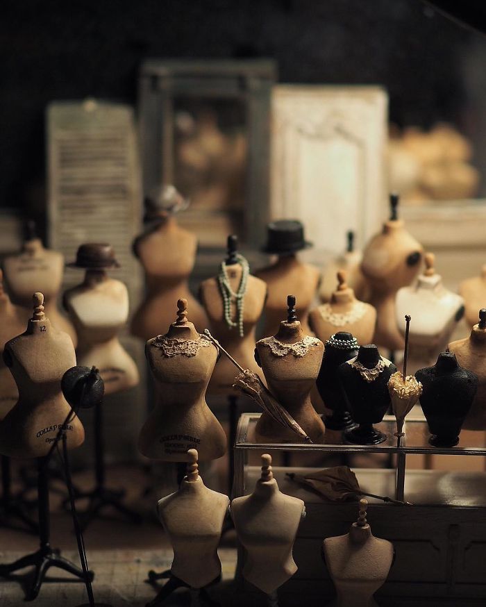 Mother Of Two Wakes Up At 4 AM To Create 18th Century Furniture For Dollhouses, And The Details Will Amaze You