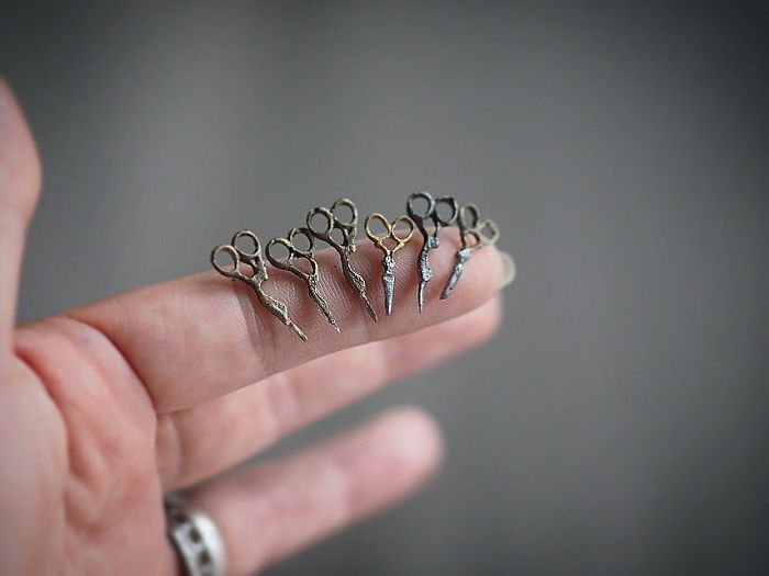 Mother Of Two Wakes Up At 4 AM To Create 18th Century Furniture For Dollhouses, And The Details Will Amaze You Mother Of Two Wakes Up At 4 AM To Create 18th Century Furniture For Dollhouses, And The Details Will Amaze You