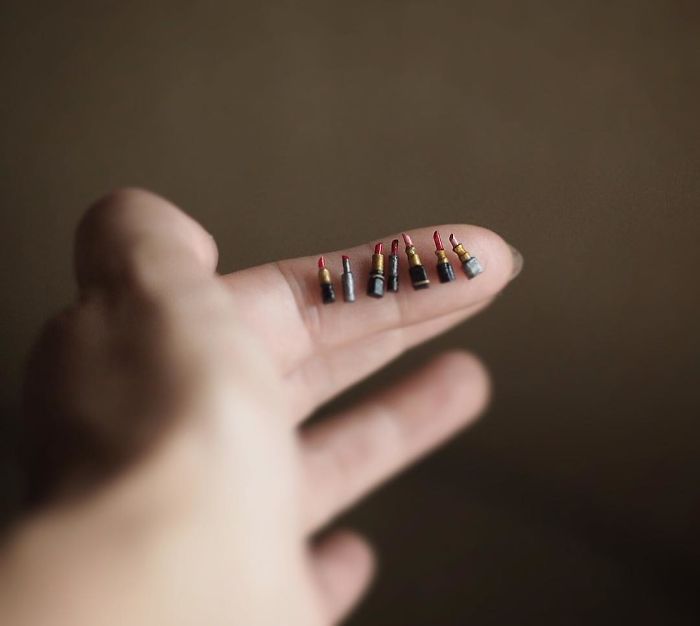 Mother Of Two Wakes Up At 4 AM To Create 18th Century Furniture For Dollhouses, And The Details Will Amaze You Mother Of Two Wakes Up At 4 AM To Create 18th Century Furniture For Dollhouses, And The Details Will Amaze You