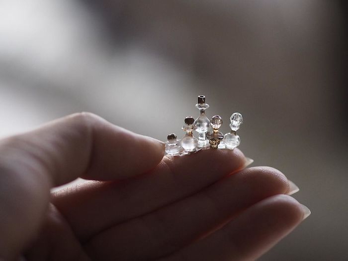 Mother Of Two Wakes Up At 4 AM To Create 18th Century Furniture For Dollhouses, And The Details Will Amaze You Mother Of Two Wakes Up At 4 AM To Create 18th Century Furniture For Dollhouses, And The Details Will Amaze You