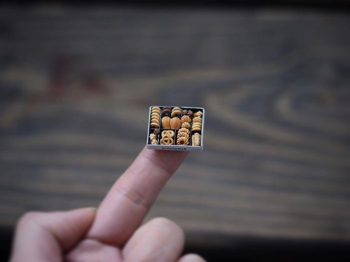 Mother Of Two Wakes Up At 4 AM To Create 18th Century Furniture For Dollhouses, And The Details Will Amaze You Mother Of Two Wakes Up At 4 AM To Create 18th Century Furniture For Dollhouses, And The Details Will Amaze You