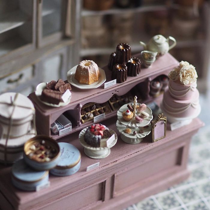 Mother Of Two Wakes Up At 4 AM To Create 18th Century Furniture For Dollhouses, And The Details Will Amaze You Mother Of Two Wakes Up At 4 AM To Create 18th Century Furniture For Dollhouses, And The Details Will Amaze You