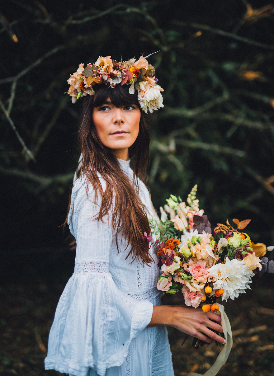40 Years Later, Daughter Decides To Give Her Mother's Wedding Dress A Second Life 40 Years Later, Daughter Decides To Give Her Mother's Wedding Dress A Second Life