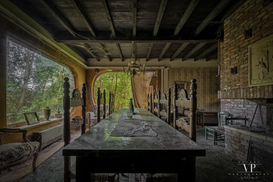 I Photographed This Abandoned House